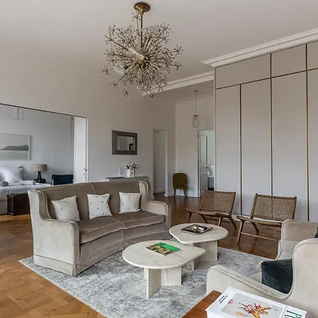 Prestigious Overlooking Palais-royal Garden Paris