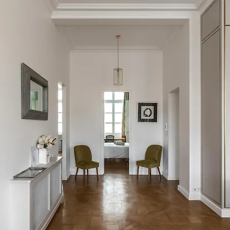 Prestigious Overlooking Palais-royal Garden * Paris