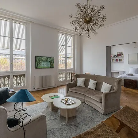 Prestigious Overlooking Palais-royal Garden